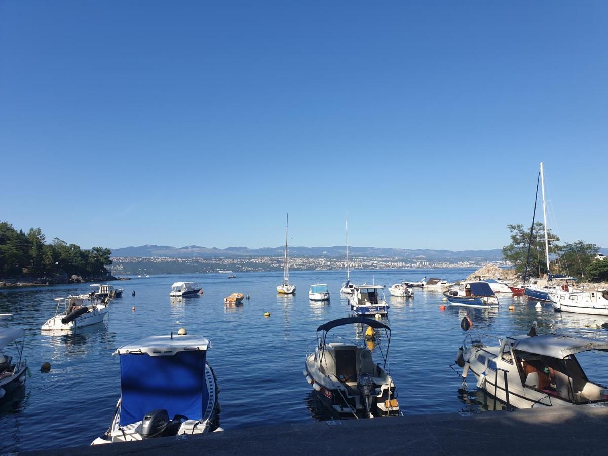 Apartment With Direct Sea View, Free Parking And Close To Beaches And Promenade Lovran Exteriér fotografie