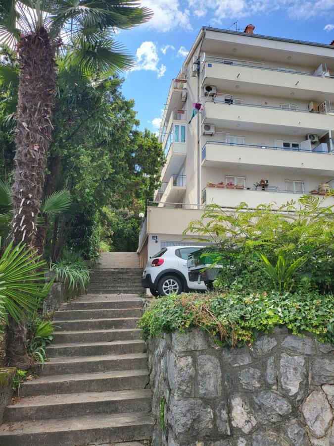 Apartment With Direct Sea View, Free Parking And Close To Beaches And Promenade Lovran Exteriér fotografie